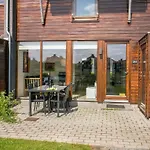 2 Bedroom Gorgeous In Apartment