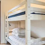 Apartment 2 Bedroom Gorgeous In *