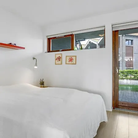 2 Bedroom Gorgeous In Apartamento